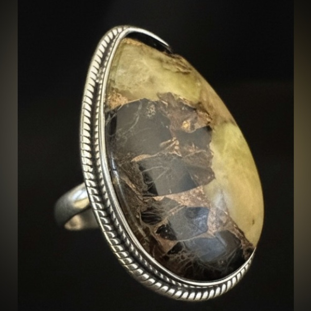 Elegant sterling Silver and yellow dragon stone‎ Ring
